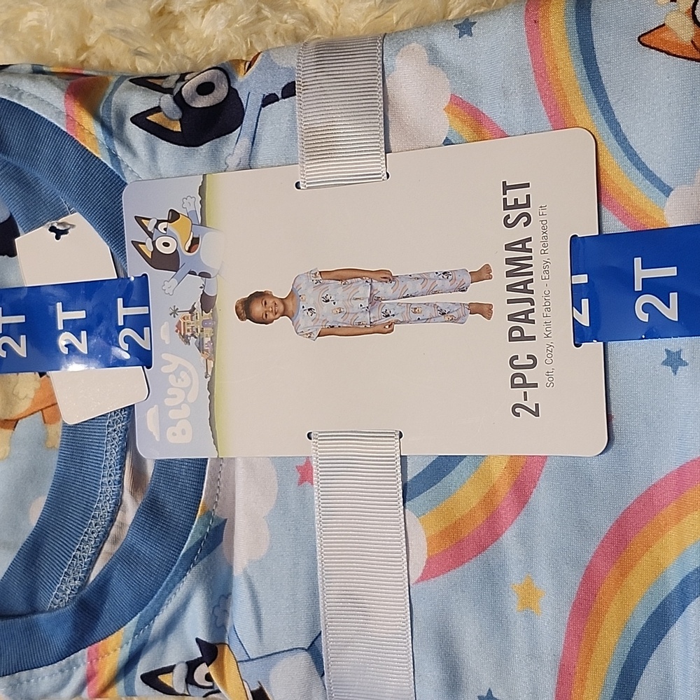 Bluey PJs & Throw - Picture 6 of 6